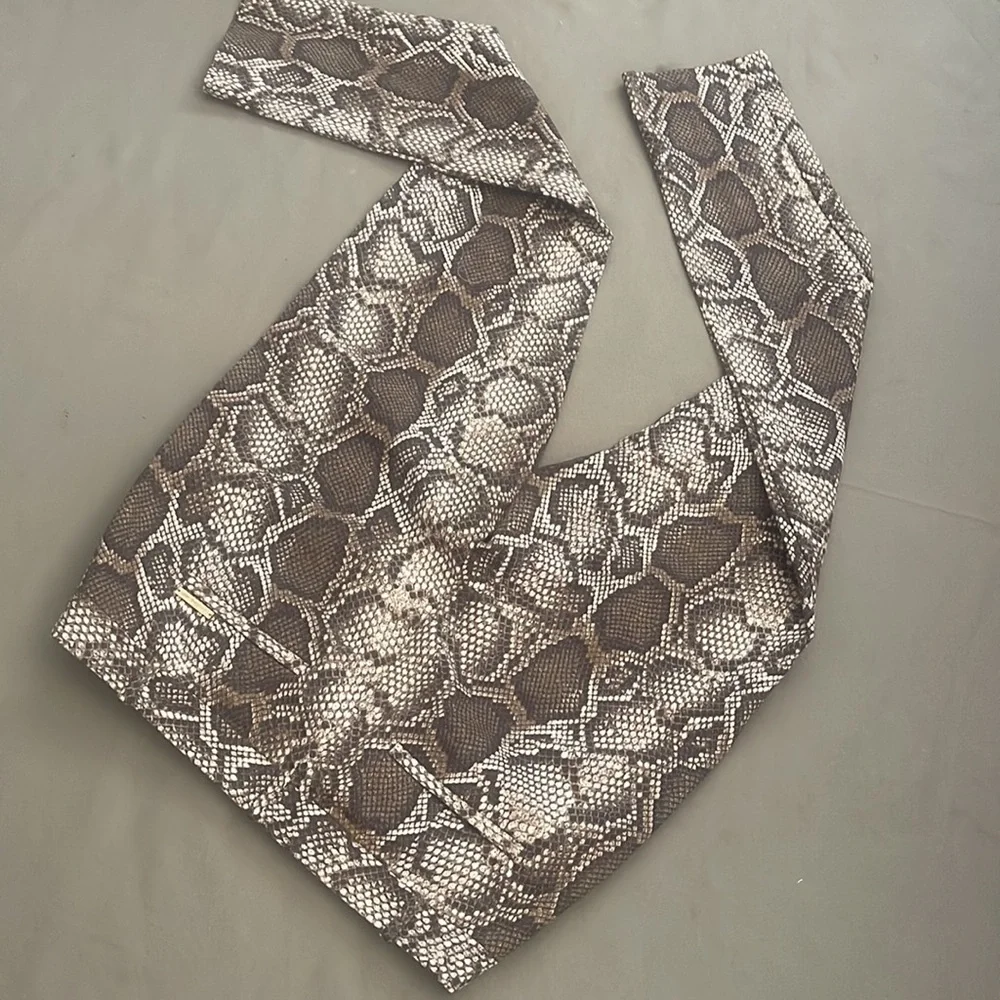 MICHAEL KORS Snake-Print  brown size 6” Women’s Jeans W Pockets front and Back